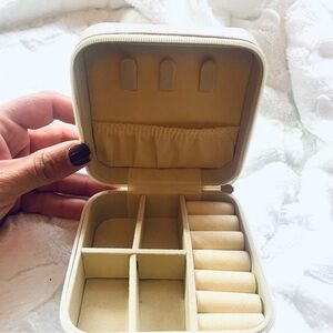 NWOT Jewelry Box Organizer – Travel Size ✨